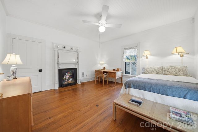 321 9th Street NW, Hickory, NC 28601