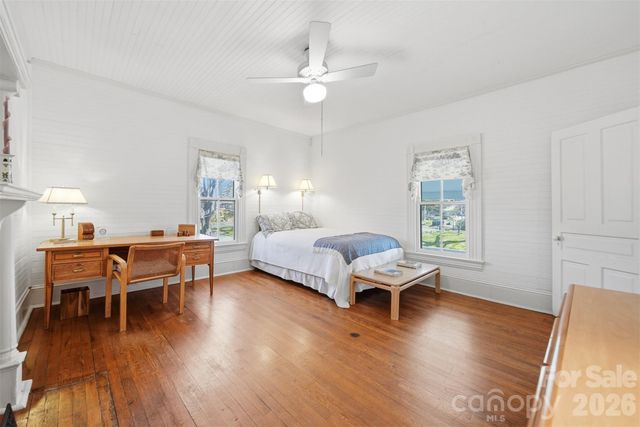 321 9th Street NW, Hickory, NC 28601