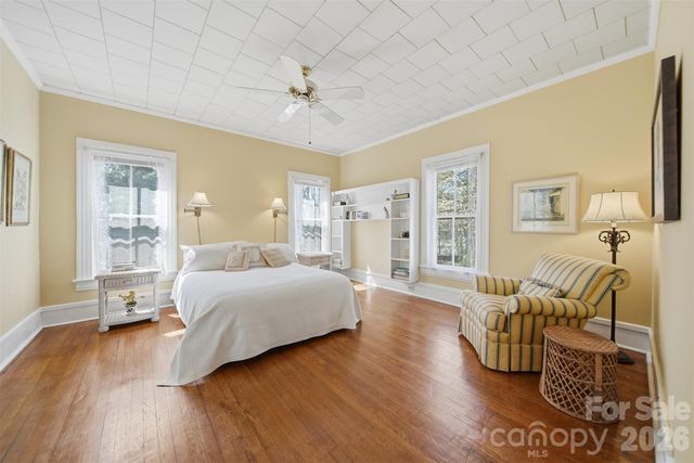321 9th Street NW, Hickory, NC 28601