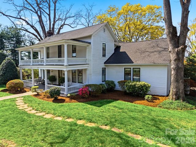 321 9th Street NW, Hickory, NC 28601