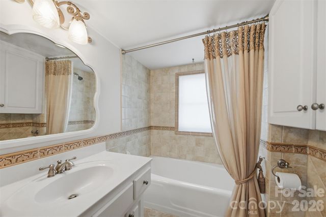 321 9th Street NW, Hickory, NC 28601