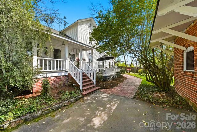 321 9th Street NW, Hickory, NC 28601