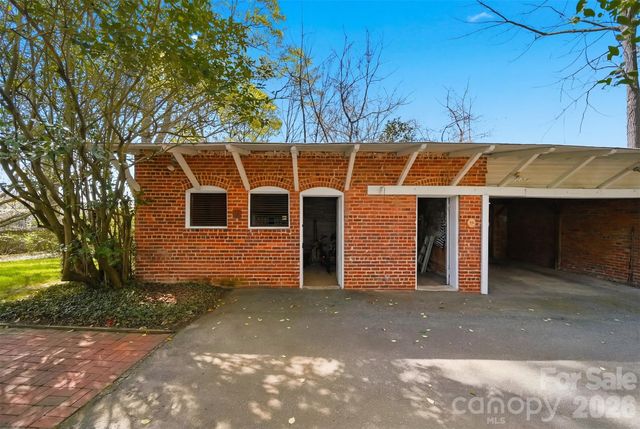321 9th Street NW, Hickory, NC 28601