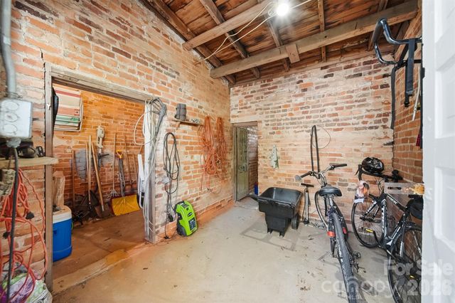 321 9th Street NW, Hickory, NC 28601