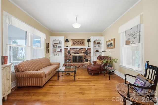 321 9th Street NW, Hickory, NC 28601