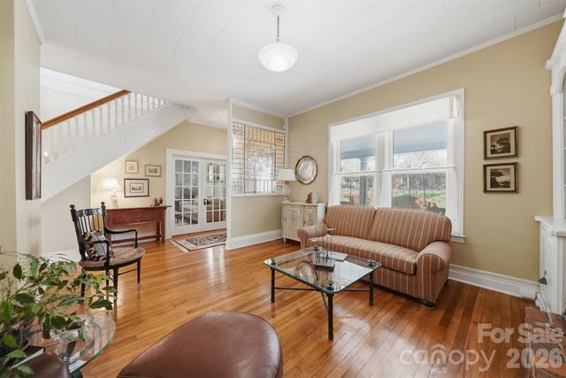 321 9th Street NW, Hickory, NC 28601