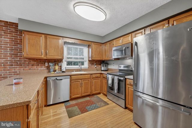 16219 SUNNY KNOLL DR, Dumfries, VA 22025