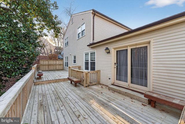 16219 SUNNY KNOLL DR, Dumfries, VA 22025