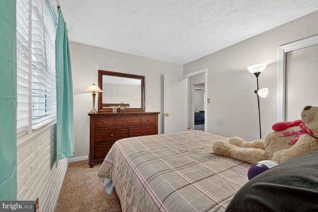 16219 SUNNY KNOLL DR, Dumfries, VA 22025