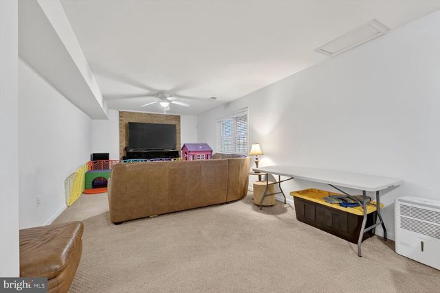 16219 SUNNY KNOLL DR, Dumfries, VA 22025