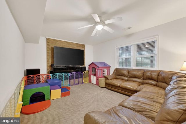 16219 SUNNY KNOLL DR, Dumfries, VA 22025