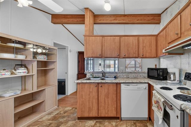 4100 CAREFREE WAY, Zephyrhills, FL 33541