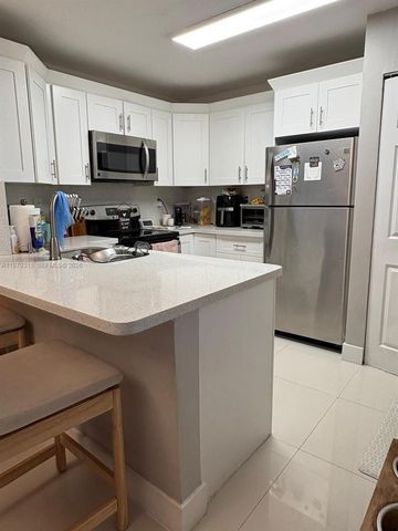 10280 NW 9th St Cir 202, Miami, FL 33172