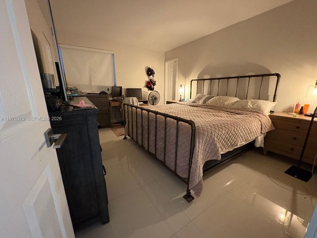 10280 NW 9th St Cir 202, Miami, FL 33172