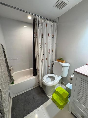 10280 NW 9th St Cir 202, Miami, FL 33172