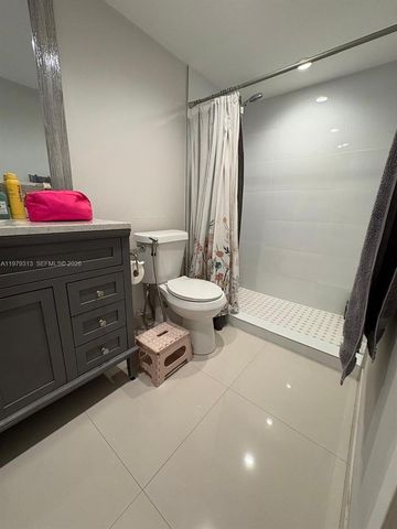 10280 NW 9th St Cir 202, Miami, FL 33172