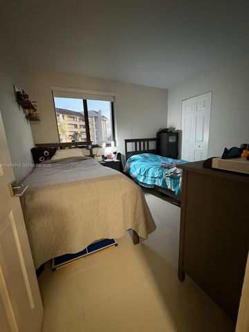 10280 NW 9th St Cir 202, Miami, FL 33172