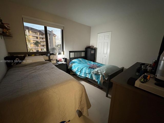 10280 NW 9th St Cir 202, Miami, FL 33172