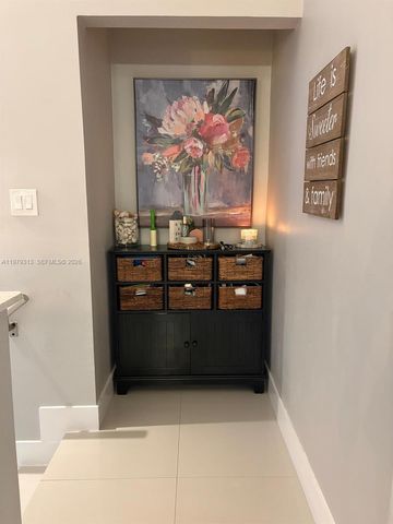 10280 NW 9th St Cir 202, Miami, FL 33172