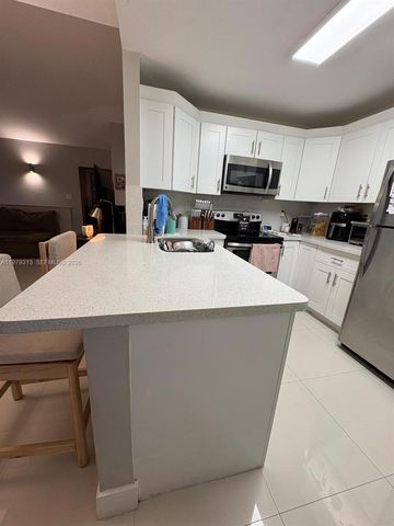 10280 NW 9th St Cir 202, Miami, FL 33172