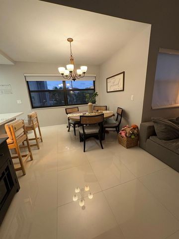 10280 NW 9th St Cir 202, Miami, FL 33172