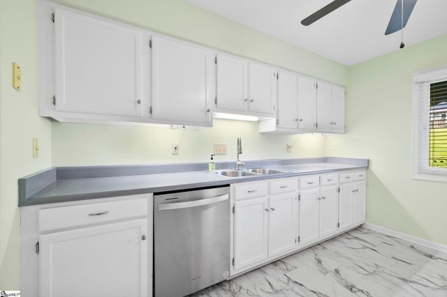 2 Hillview Drive, Greenville, SC 29615