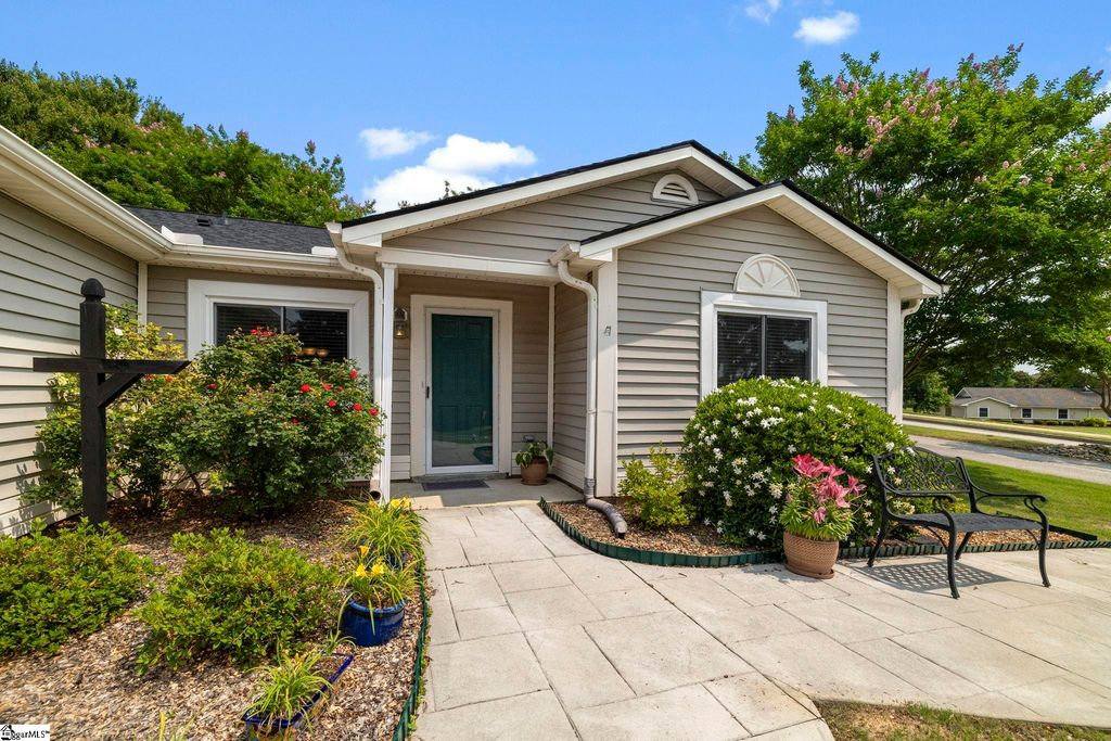 2 Hillview Drive, Greenville, SC 29615