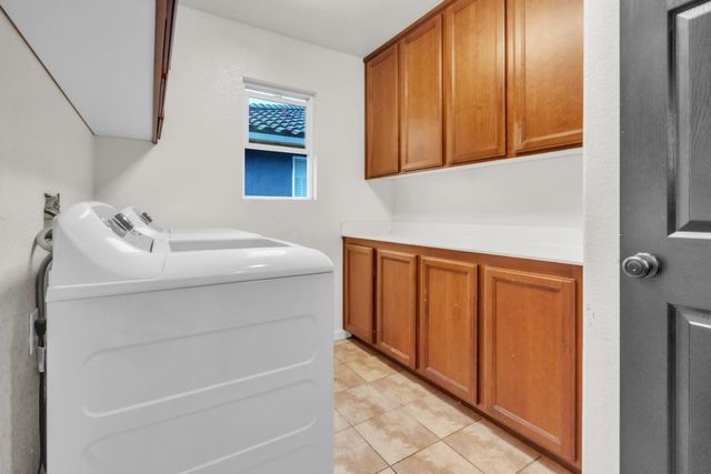 9325 Audra Ct, Sacramento, CA 95829