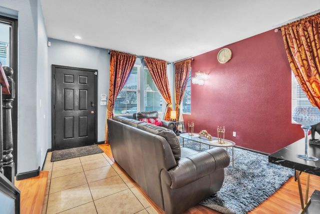 9325 Audra Ct, Sacramento, CA 95829