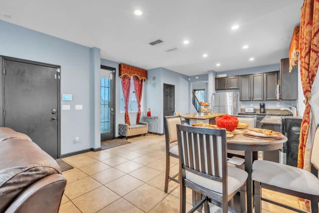 9325 Audra Ct, Sacramento, CA 95829