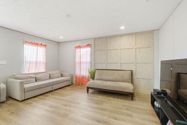 279 Pajarilla PASS, Del Valle, TX 78617