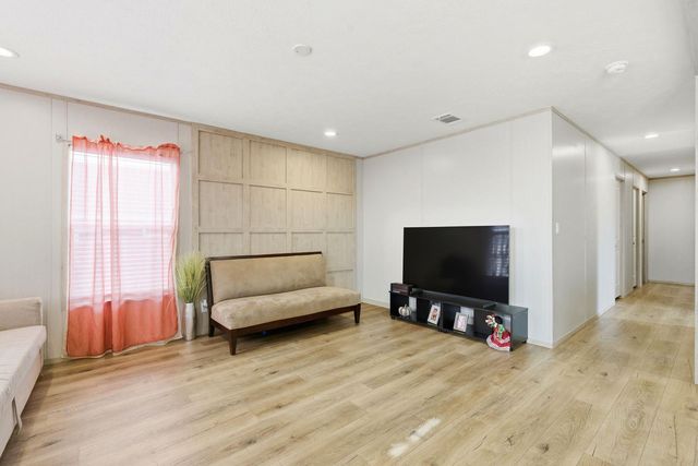 279 Pajarilla PASS, Del Valle, TX 78617