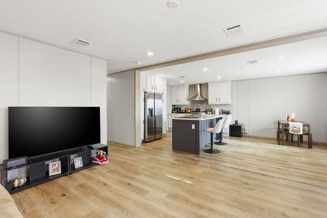 279 Pajarilla PASS, Del Valle, TX 78617