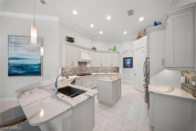 6449 Costa CIR, Naples, FL 34113