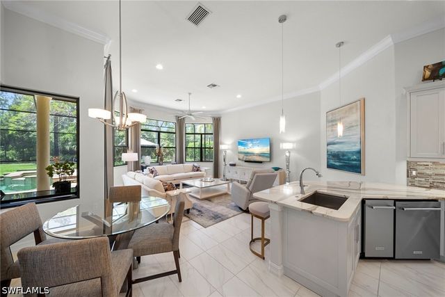 6449 Costa CIR, Naples, FL 34113