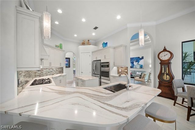 6449 Costa CIR, Naples, FL 34113