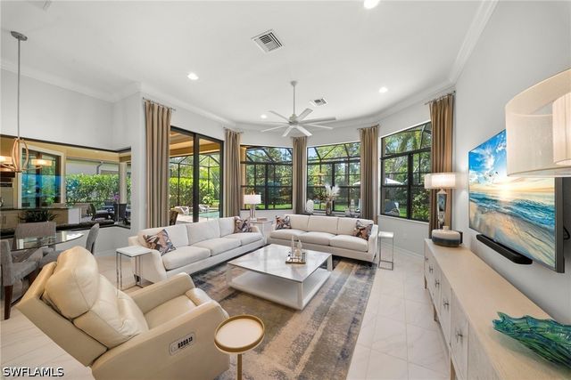 6449 Costa CIR, Naples, FL 34113