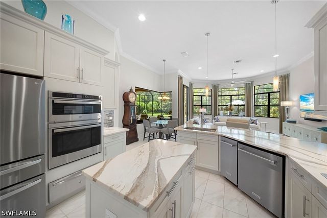 6449 Costa CIR, Naples, FL 34113