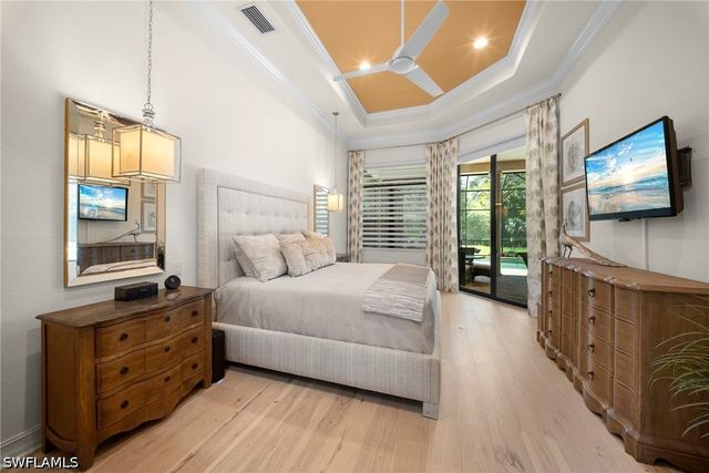 6449 Costa CIR, Naples, FL 34113