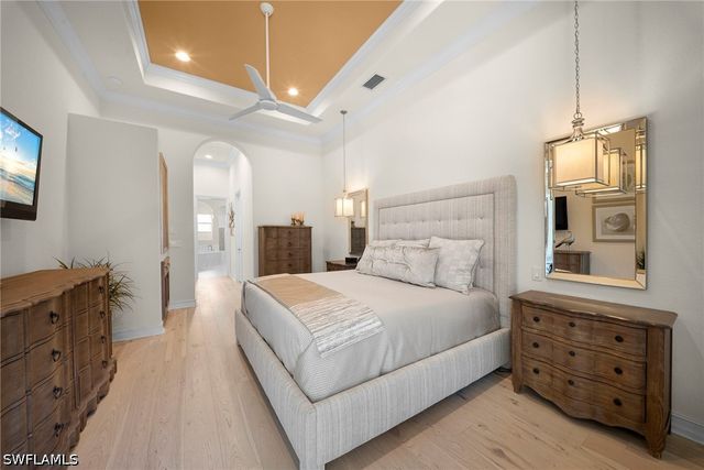 6449 Costa CIR, Naples, FL 34113