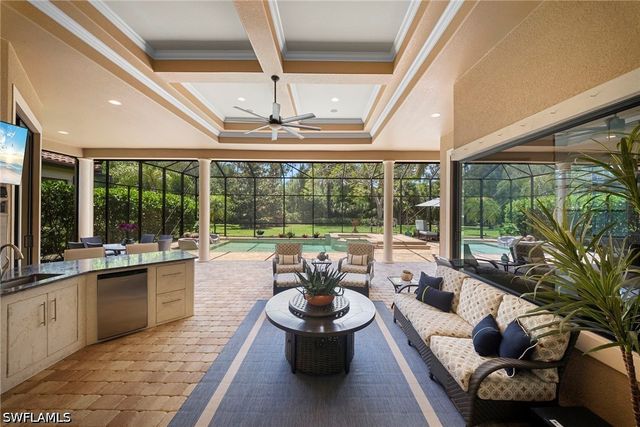 6449 Costa CIR, Naples, FL 34113