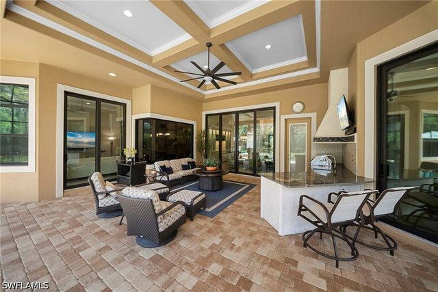 6449 Costa CIR, Naples, FL 34113