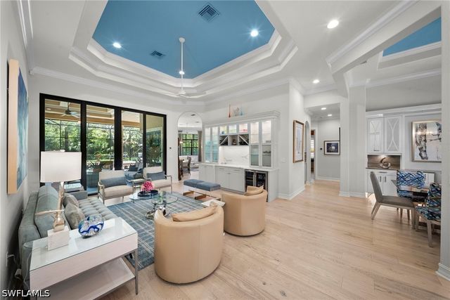 6449 Costa CIR, Naples, FL 34113