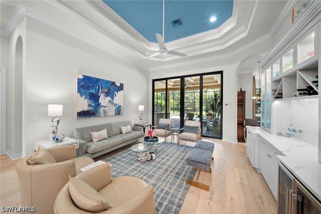 6449 Costa CIR, Naples, FL 34113