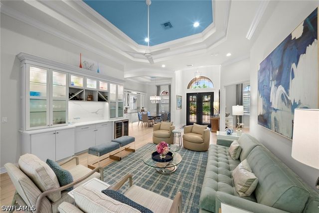 6449 Costa CIR, Naples, FL 34113