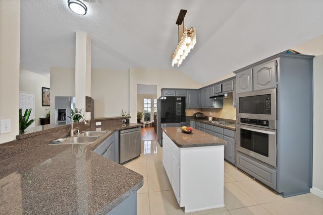 1625 Deer Creek Drive, Desoto, TX 75115
