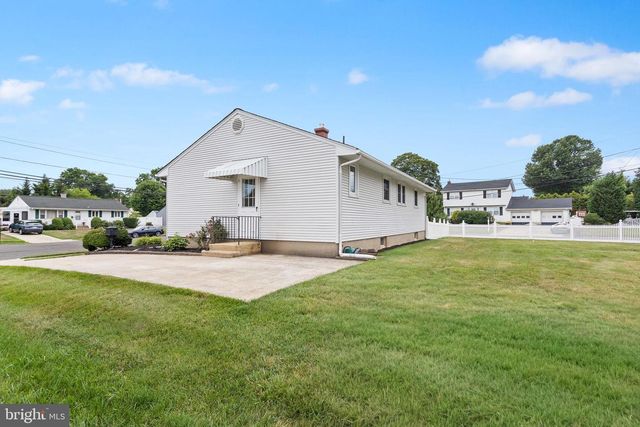 66 ENGLEWOOD BLVD, Hamilton, NJ 08610