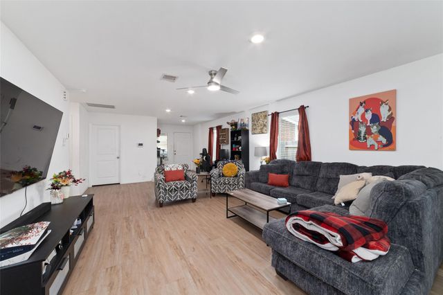 310 Riverwood Village Lane, Sealy, TX 77474