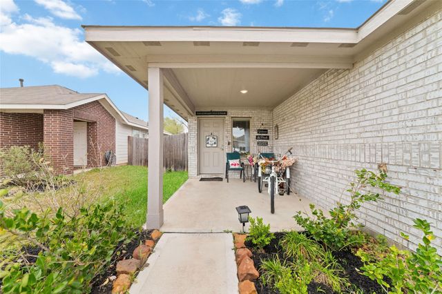 310 Riverwood Village Lane, Sealy, TX 77474