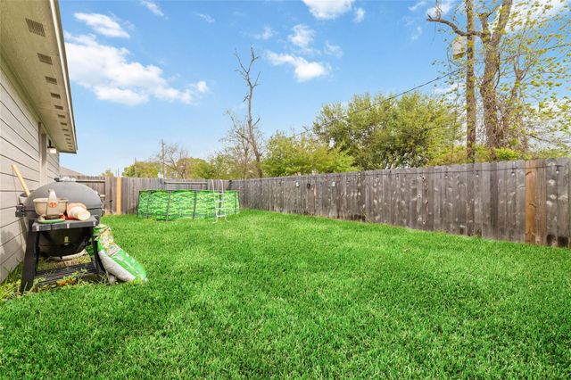 310 Riverwood Village Lane, Sealy, TX 77474
